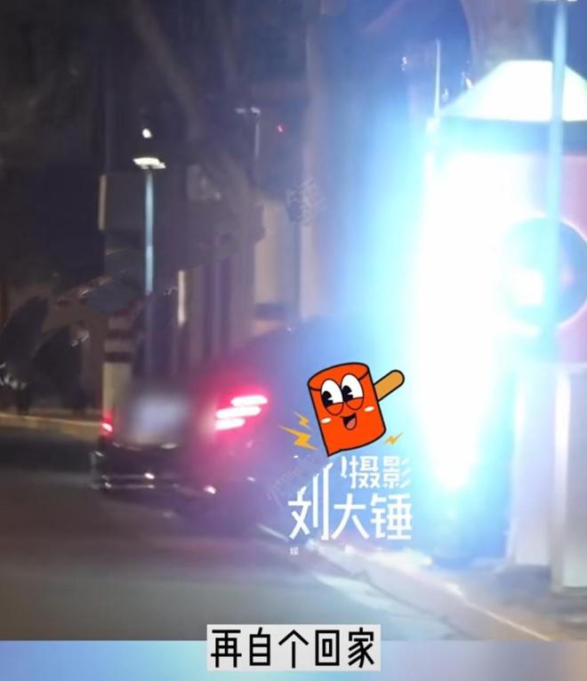 一家三口同框母子俩一起上了车(图6)