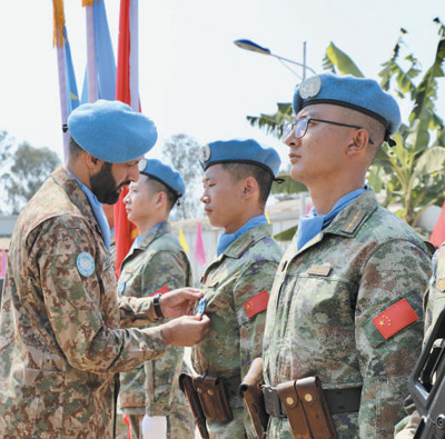 中国第二十六批赴刚果维和部队官兵参加联合国“和平勋章”授勋仪式(图2)