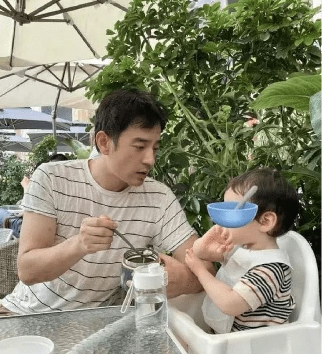 李光洁与妻子隋雨蒙互拍双视角互拍幸福不已(图10)