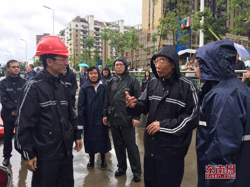 今年第11号台风“海葵”登陆福州局部地区遭遇强降雨(图2)