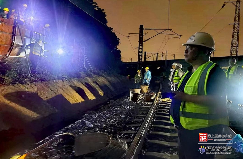 福州市社会救援力量全力投入抗击台风“海葵”救援行动(图1)