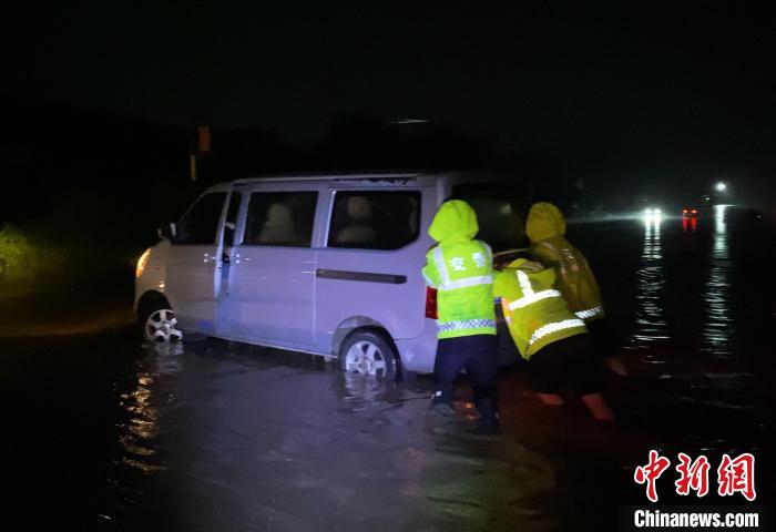 广西玉林多地出现特大暴雨目前已造成7人遇难(图3)