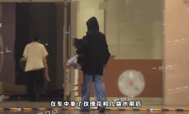 32岁歌手岳明辉被曝与美女一起同住酒店三天！(图3)