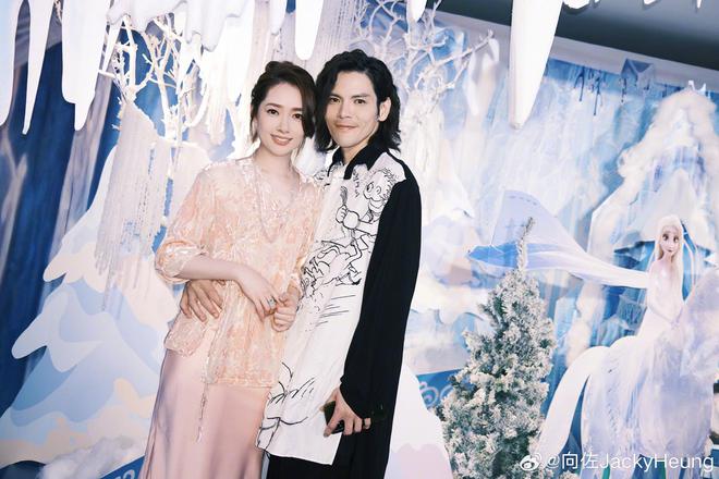 郭碧婷为3岁女儿庆生，祖孙三代来得整整齐齐(图4)