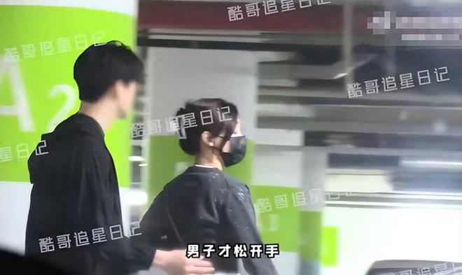 马甲线女王袁姗姗恋情亲密搂腰逛街丝毫不用避嫌路人眼光(图3)