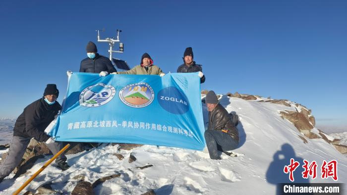 中国在昆仑山之巅海拔最高气象站正式建成