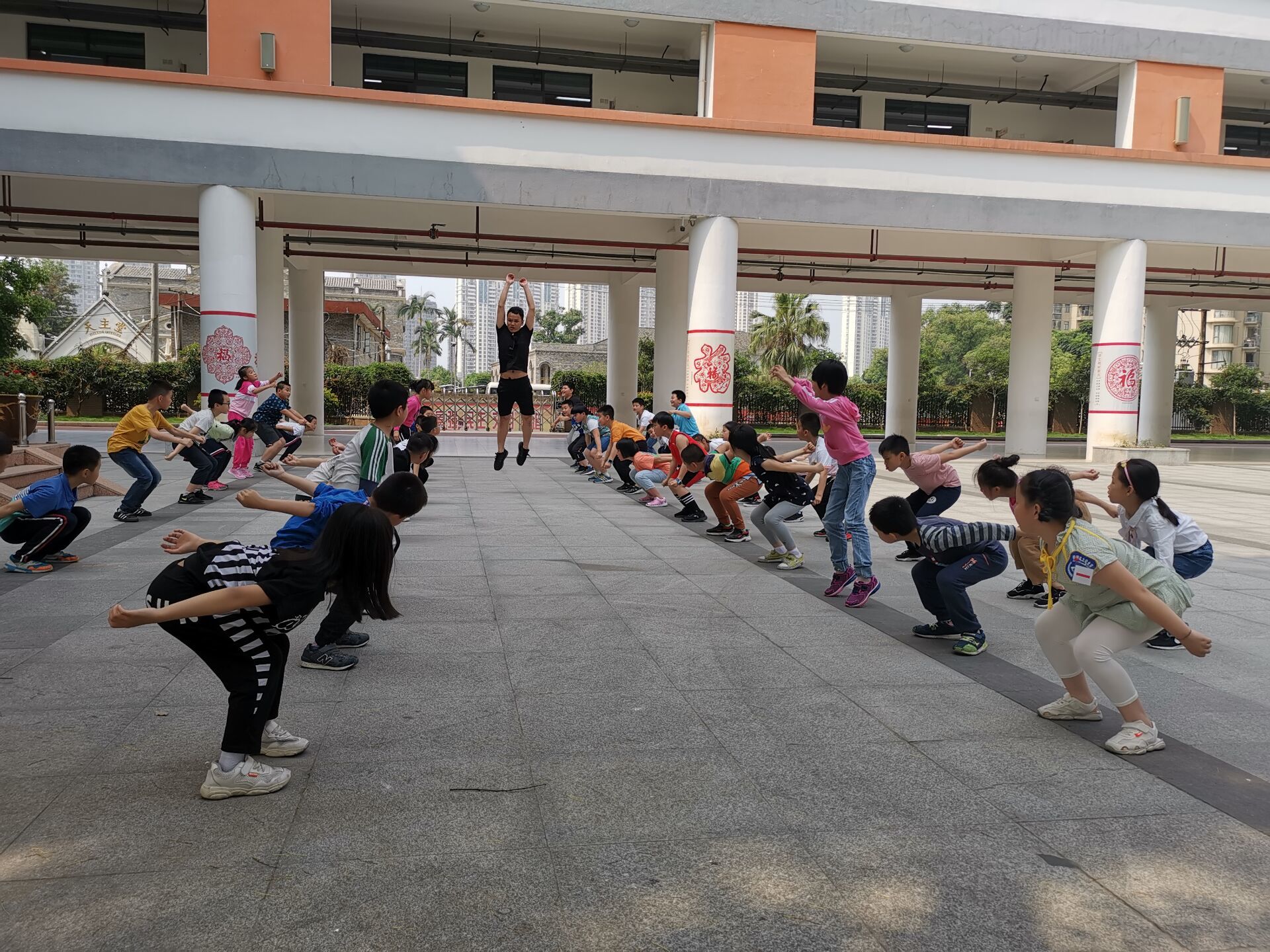 深圳市中小学校“课间微运动”全国现场展示暨研讨活动在新沙小学举行(图2)