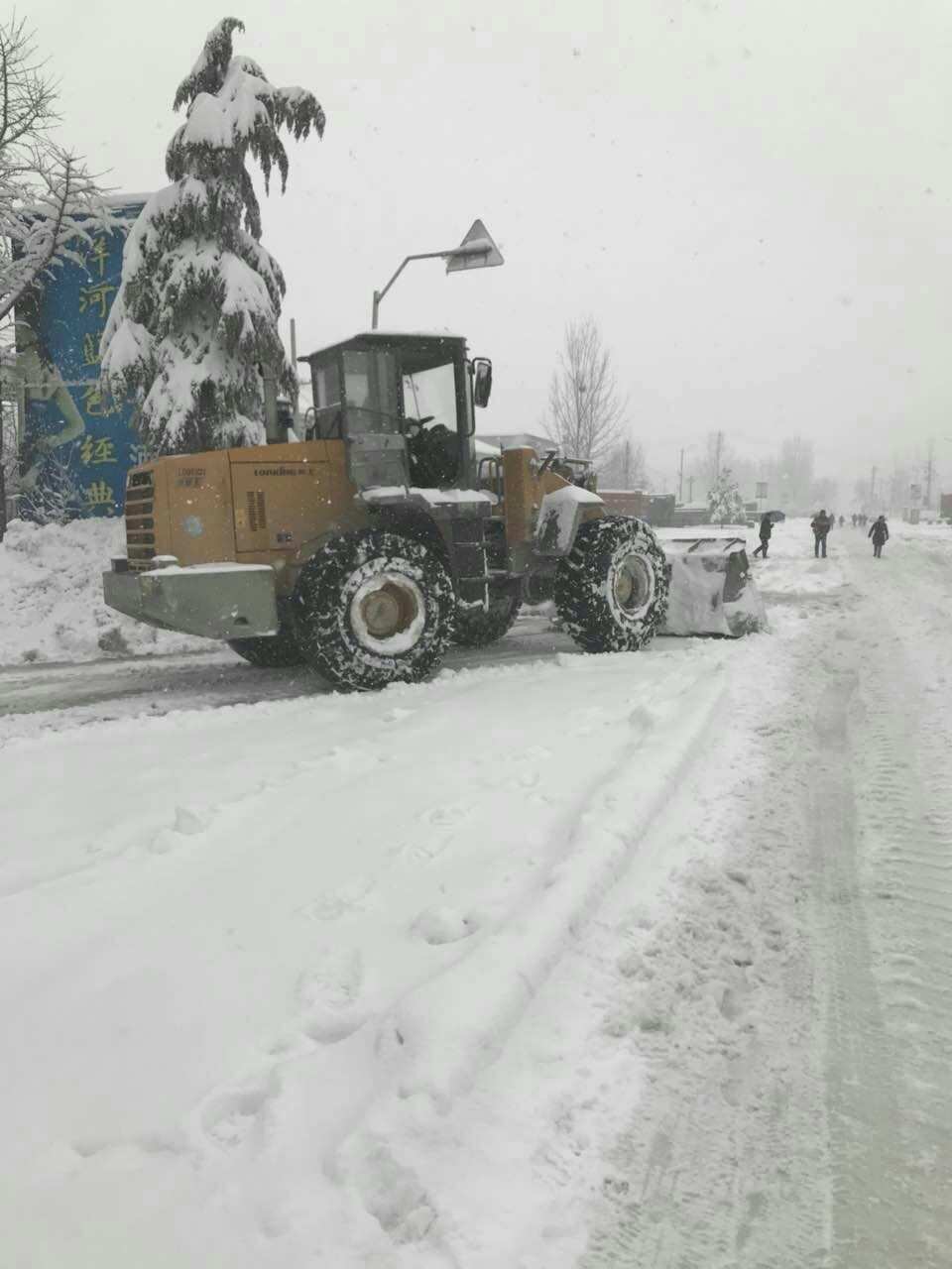 北京迎来今冬首场降雪多举措应对铲冰蓝色预警(图1)