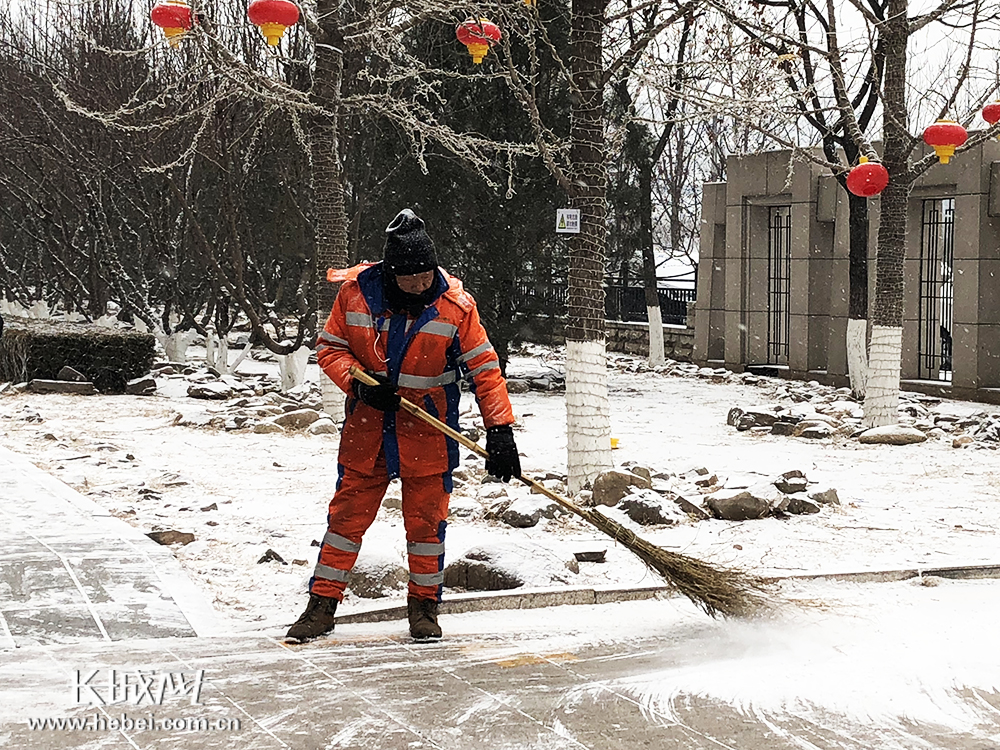 北京迎来今冬首场降雪多举措应对铲冰蓝色预警(图2)