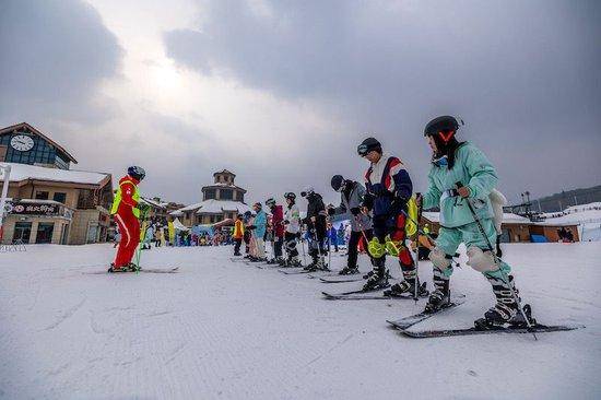 冰雪消费热起来数年前微乎其微而今茁壮成长