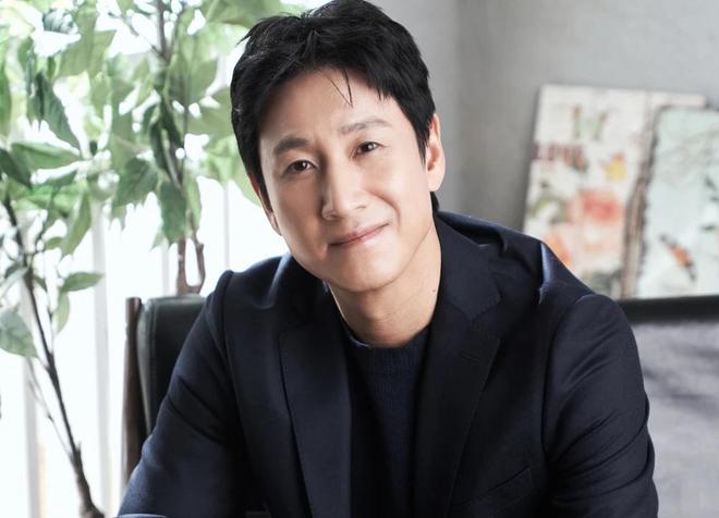 韩国一线男演员李善均车内烧炭自杀年仅48岁