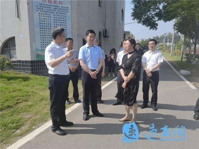 江苏宿迁日报社党员干部“四下基层”助农直播