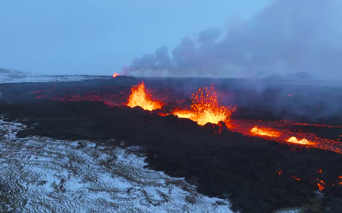 冰岛发生火山喷发两年内第五次居民被疏散(图1)