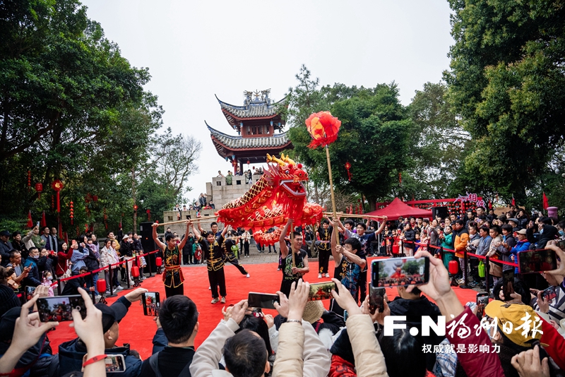 【网络中国节·元宵】福州城乡居民欢度元宵：灯彩映街巷 福韵绕闽都(图2)