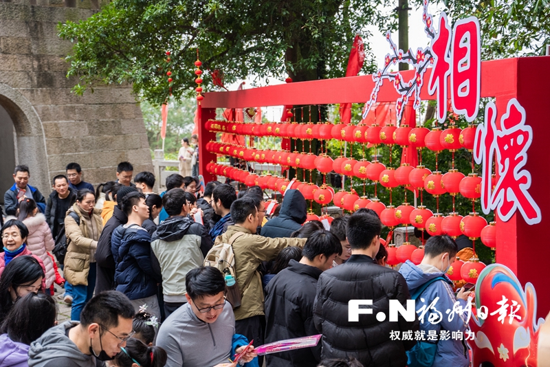 【网络中国节·元宵】福州城乡居民欢度元宵：灯彩映街巷 福韵绕闽都(图3)