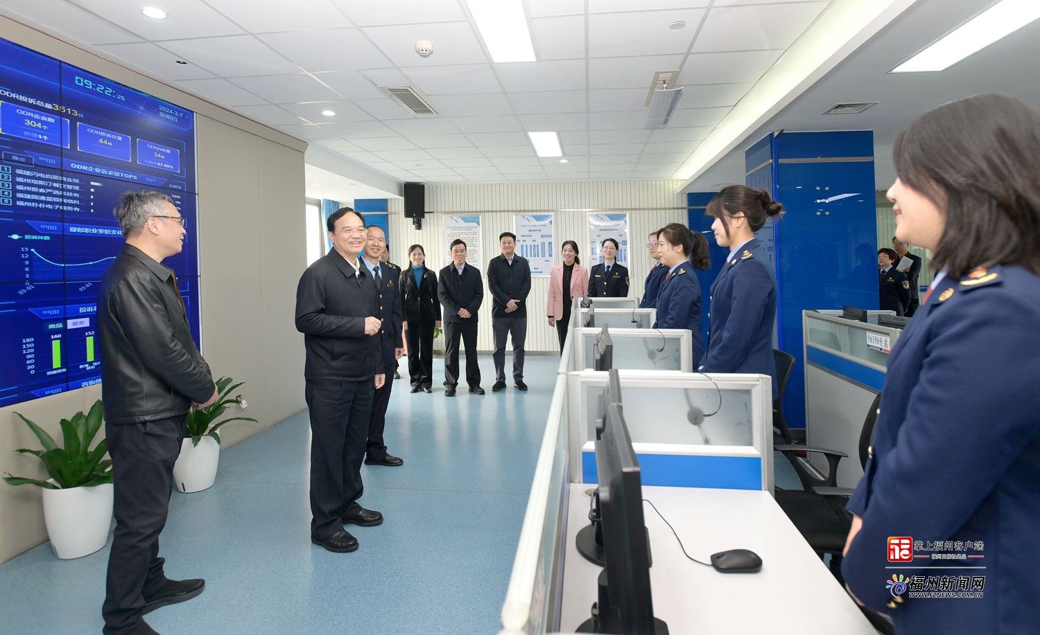 林宝金看望慰问先进妇女代表加快建设现代化国际城市中续写“半边天”新荣光