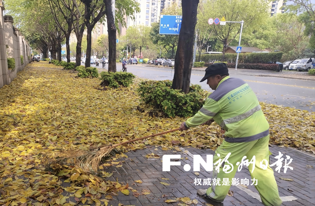 福州遭遇强对流天气 多方联动快速清障排水(图1)