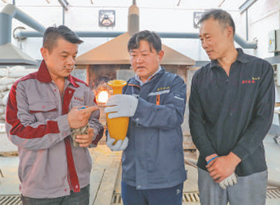 中国工艺美术大师孙云毅琉璃吹制艺术品流光如玉