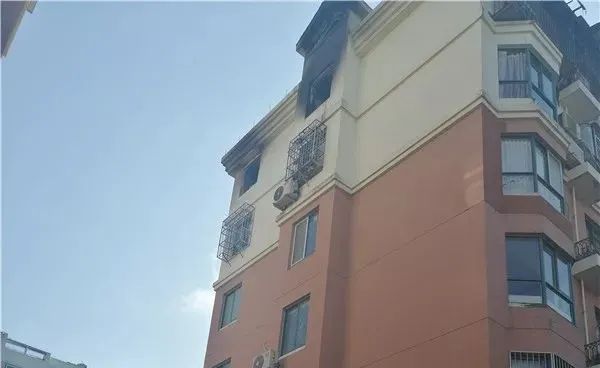 荣宝华商城小区楼道消火栓箱火灾猛于虎严防莫大意