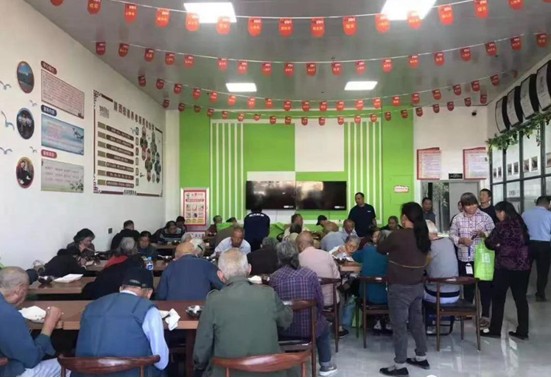 积极稳妥因地制宜发展灵活多样的老年助餐服务