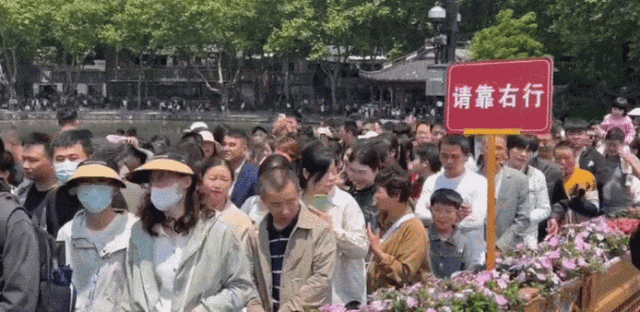 游客量暴增！福州三坊七巷临时限流？！