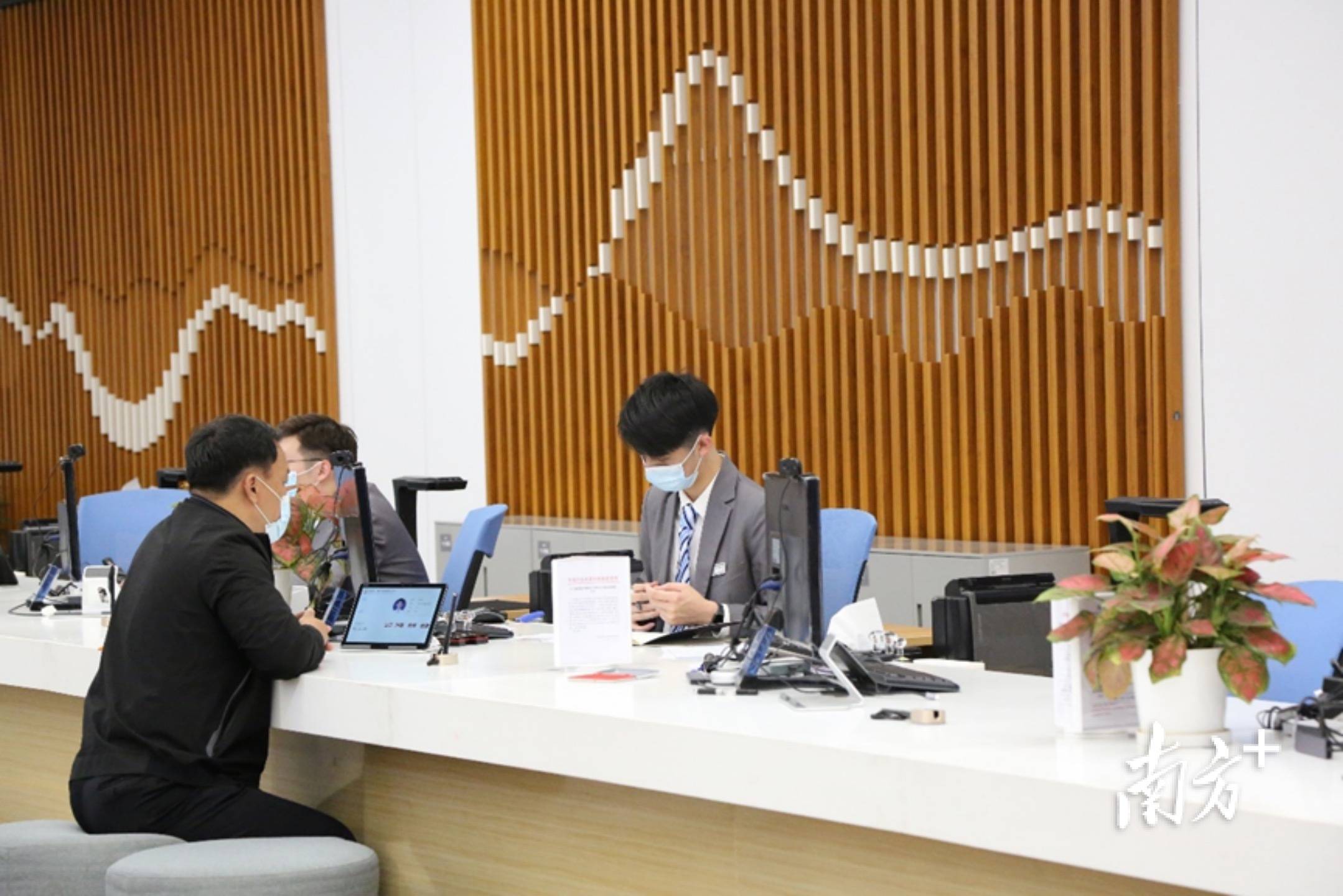 签完字后还应按指印吗？记者走访多场所解答市民疑惑
