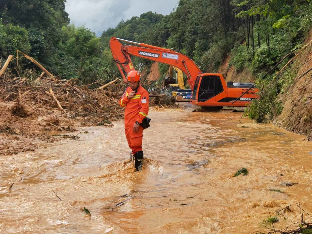 福建中北部地区持续强降雨，5.15 万人受灾，当地积极开展救灾救援行动